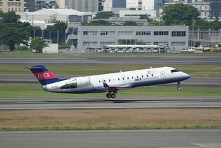 日本で見ると小さいものCRJ100