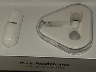 In-ear headphones Package