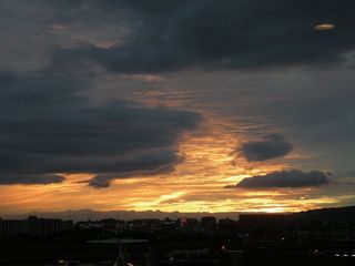 Sunset_at_Itami