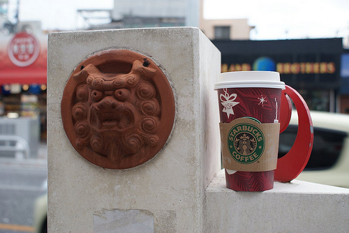 スタバとシーサー