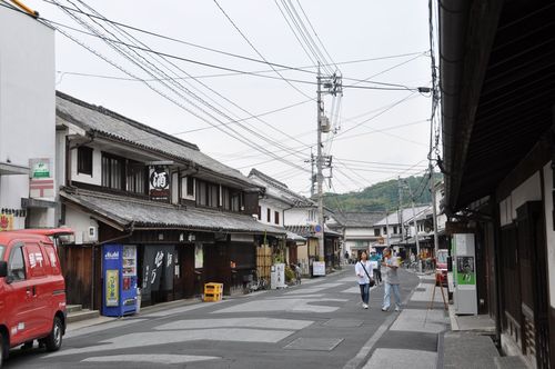 Retro-modern street