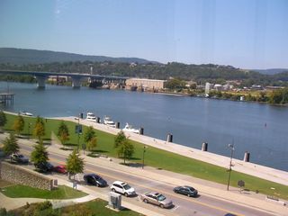 TennesseRiver_from_aquarium